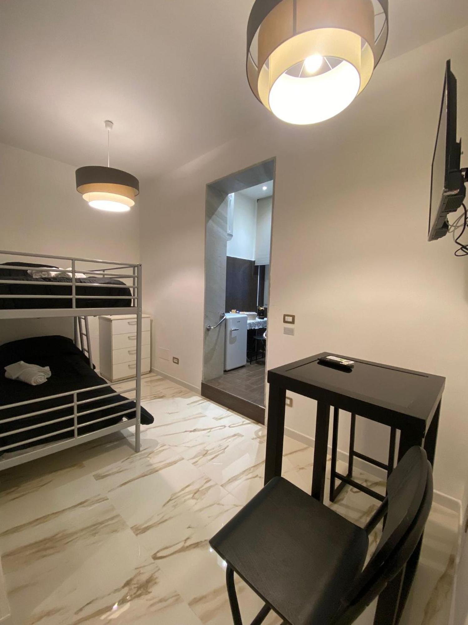 Mada'S Apartment Comfort Bari Bagian luar foto